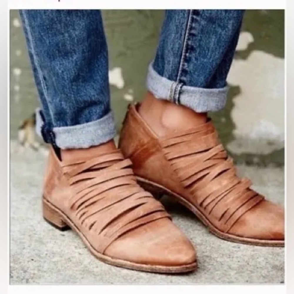 Trendy Pierre Dumas Booties Size 6.5 in a Cognac and Oil Distressed Color